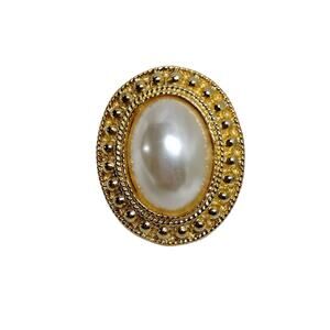 Vintage Oval Brooch Faux Pearl Gold Tone Lapel Pin Retro Cream Accent Jewelry